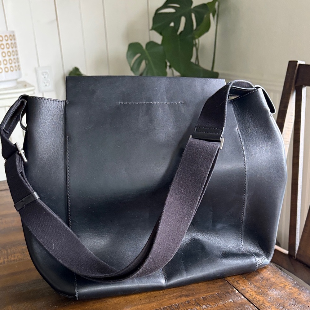 Everlane Black Leather Crossbody Satchel - Picture 3 of 5
